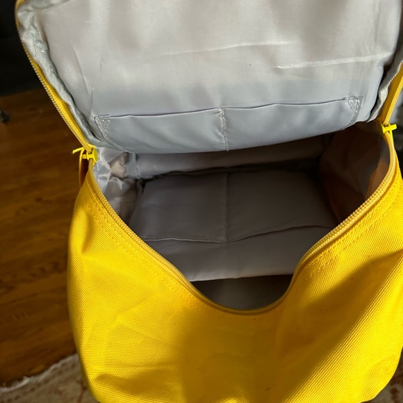 Yellow back pack - Picture 4 of 7